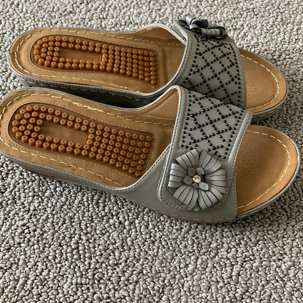 Sandals - Picture 4 of 10